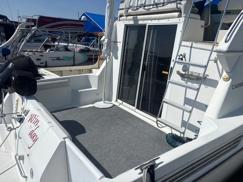 Slide: The Image of Carver Yachts 320 Voyager 1996 - 9