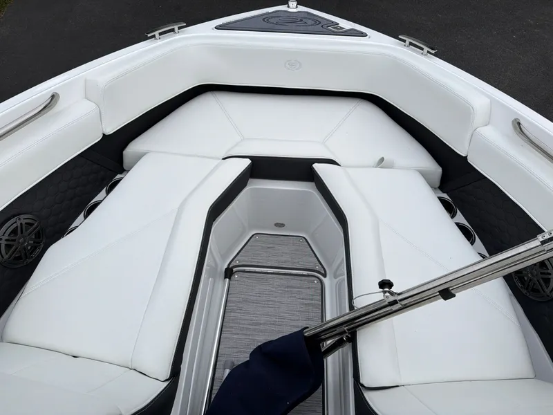 Slide: The Image of Cobalt R4 Surf 2026 - 7