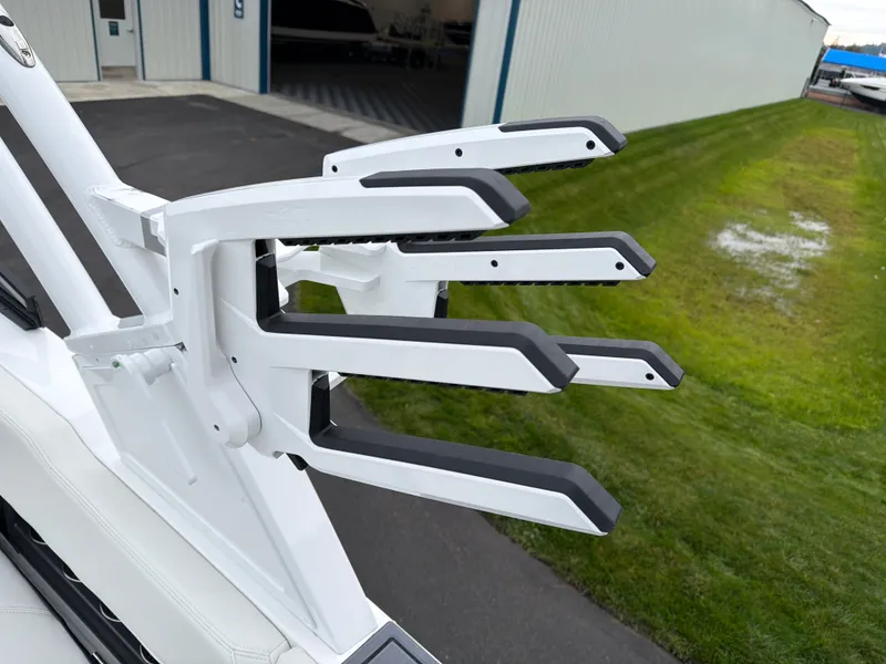 Slide: The Image of Cobalt R4 Surf 2026 - 9