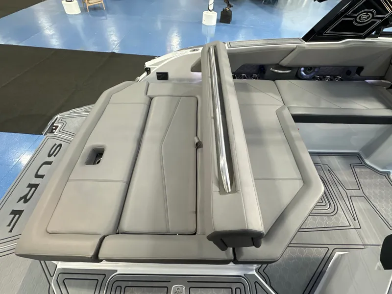 Slide: The Image of Cobalt R6 Surf 2026 - 11