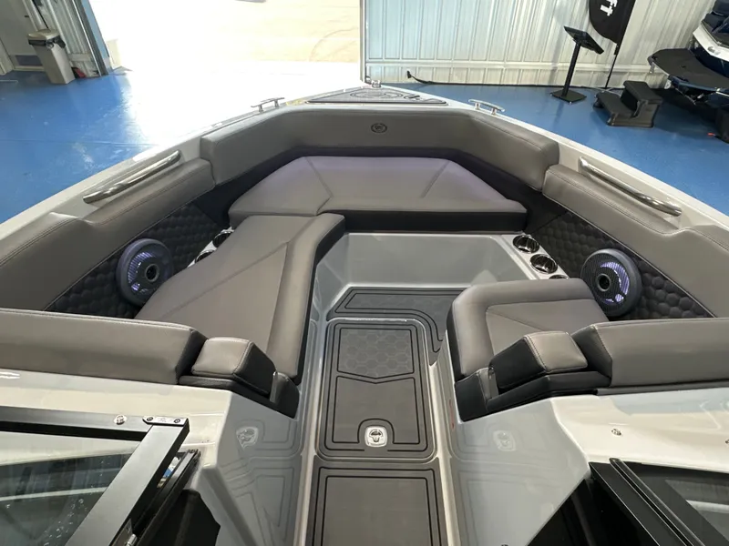 Slide: The Image of Cobalt R6 Surf 2026 - 14