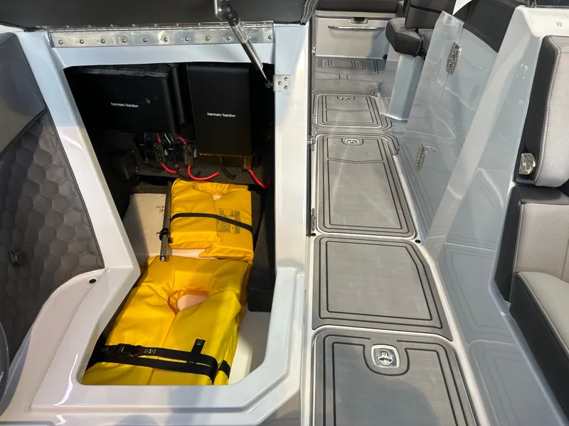 Slide: The Image of Cobalt R6 Surf 2026 - 16