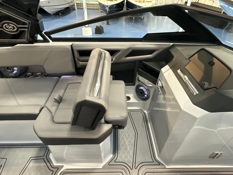 Slide: The Image of Cobalt R6 Surf 2026 - 17