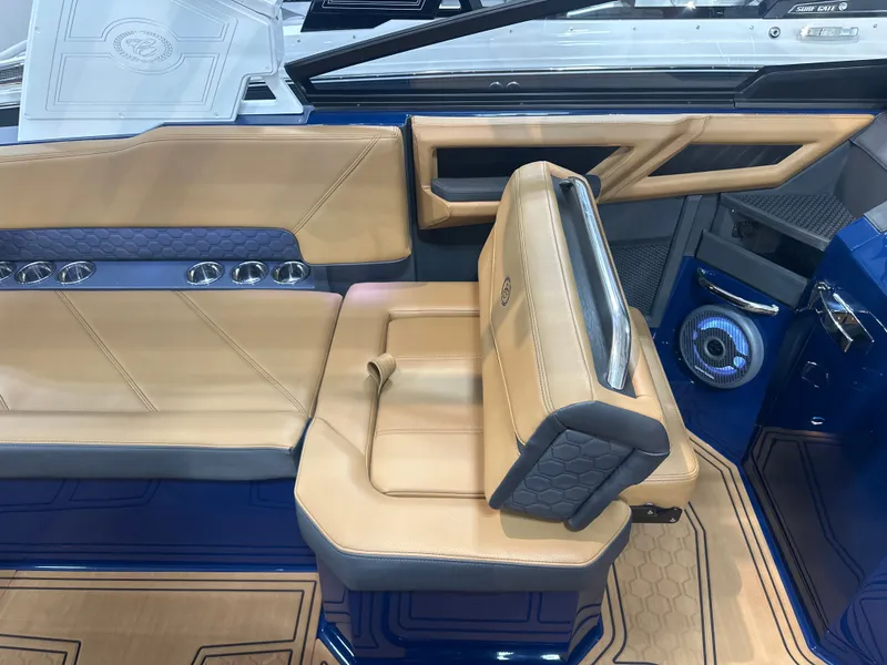 Slide: The Image of Cobalt R8 Surf 2026 - 16