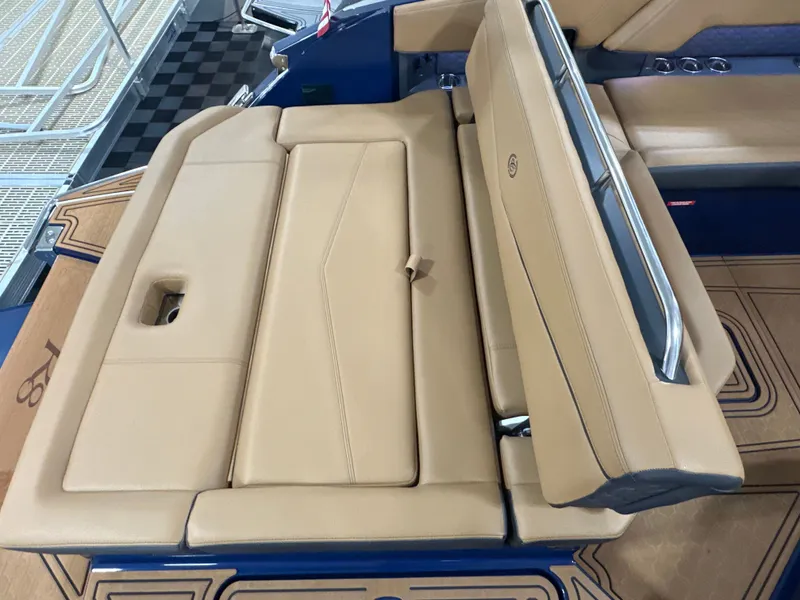 Slide: The Image of Cobalt R8 Surf 2026 - 8