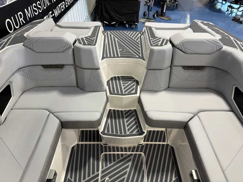 Slide: The Image of MasterCraft XStar 23 2026 - 14