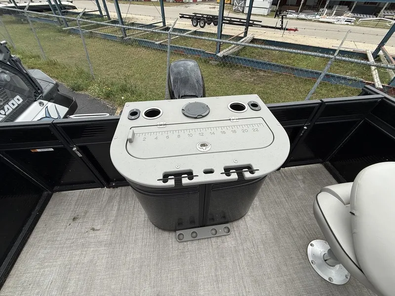 Slide: The Image of Apex Marine 820 XRE Cruise LT 2022 - 11