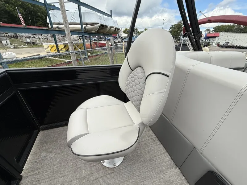 Slide: The Image of Apex Marine 820 XRE Cruise LT 2022 - 12