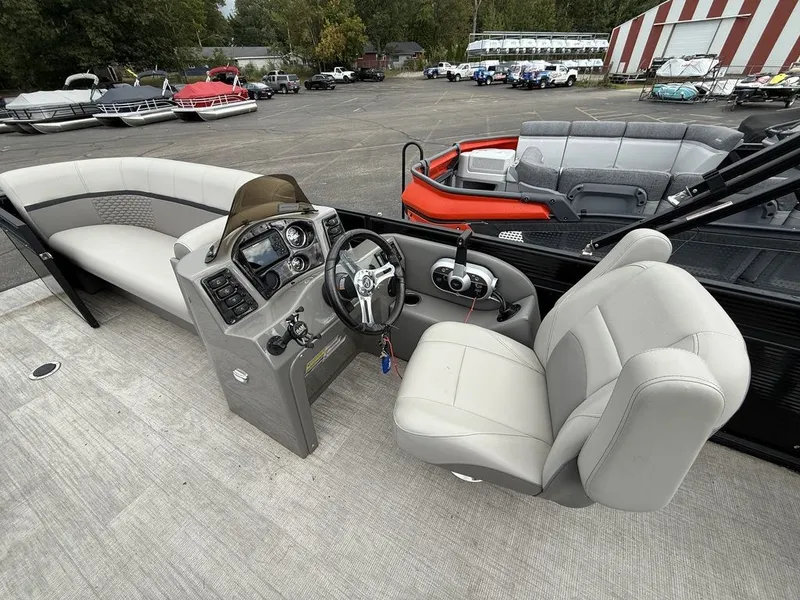 Slide: The Image of Apex Marine 820 XRE Cruise LT 2022 - 9