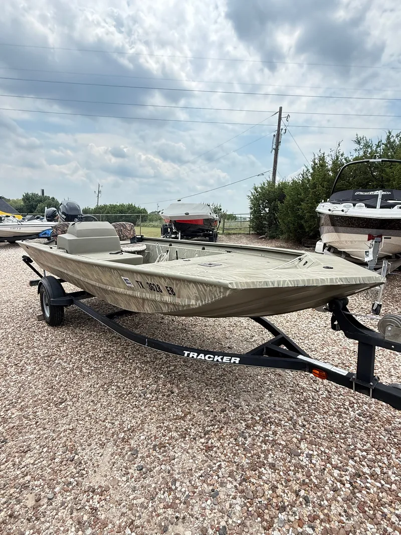 Slide: The Image of Tracker 1754 MVX S/C 2017 - 3