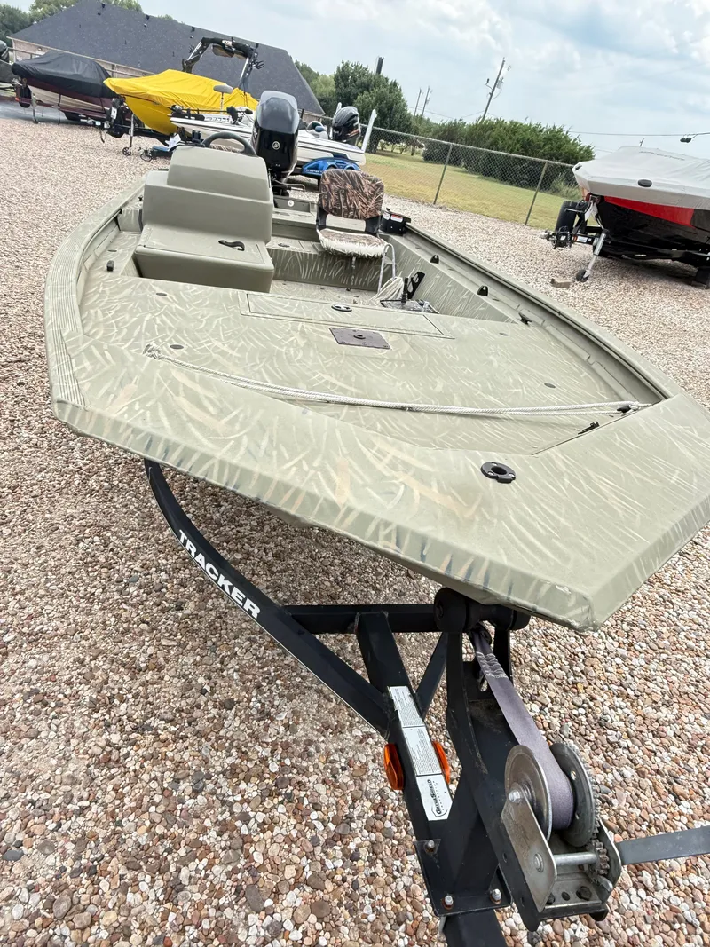 Slide: The Image of Tracker 1754 MVX S/C 2017 - 4