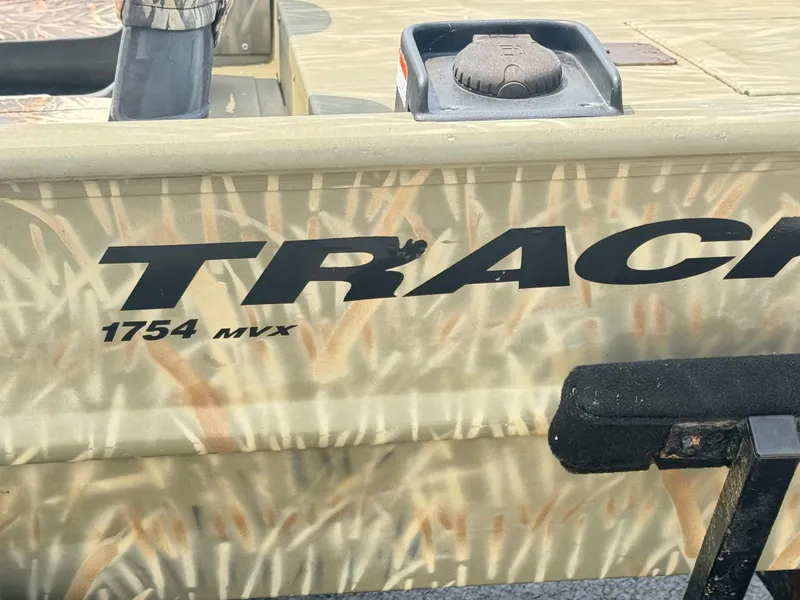 Slide: The Image of Tracker 1754 MVX S/C 2017 - 7