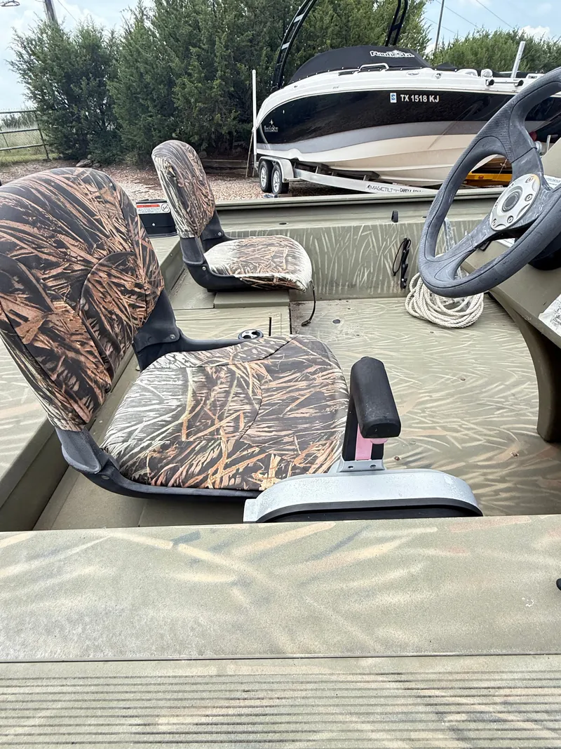 Slide: The Image of Tracker 1754 MVX S/C 2017 - 9