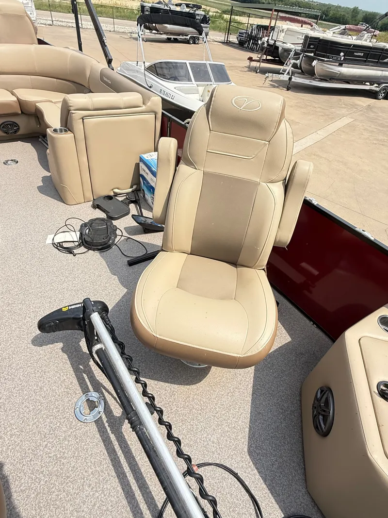 Slide: The Image of Veranda VF22F4 2022 - 13