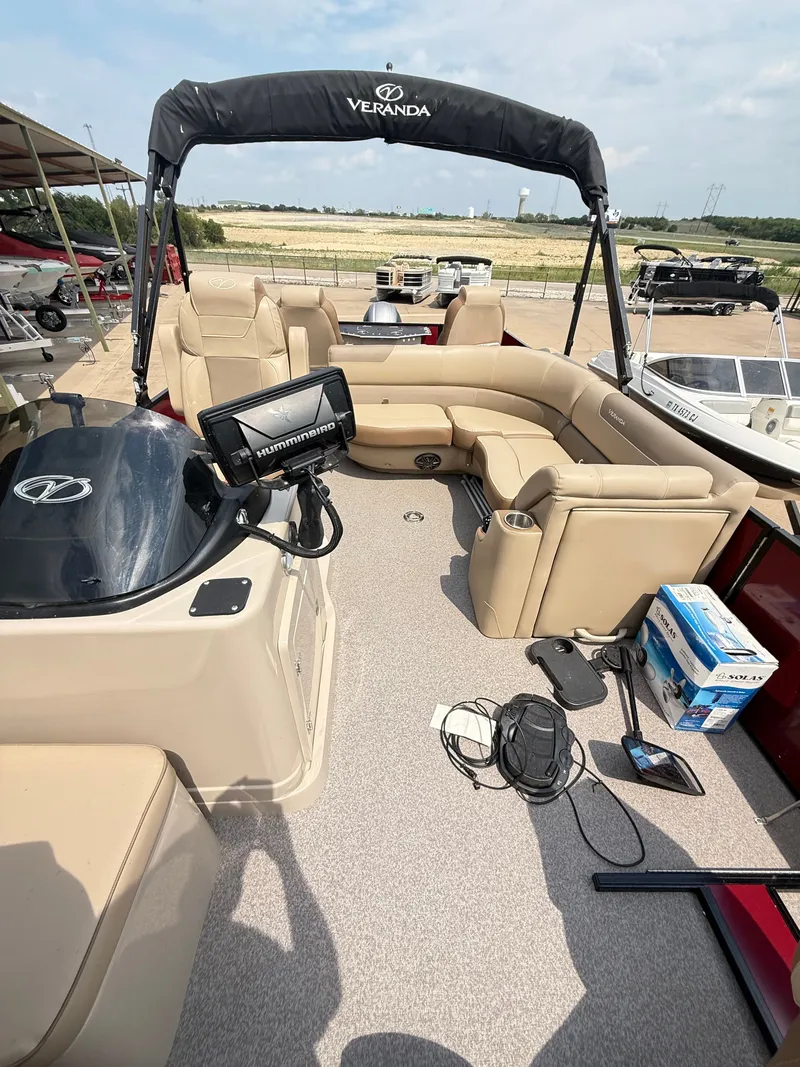 Slide: The Image of Veranda VF22F4 2022 - 14