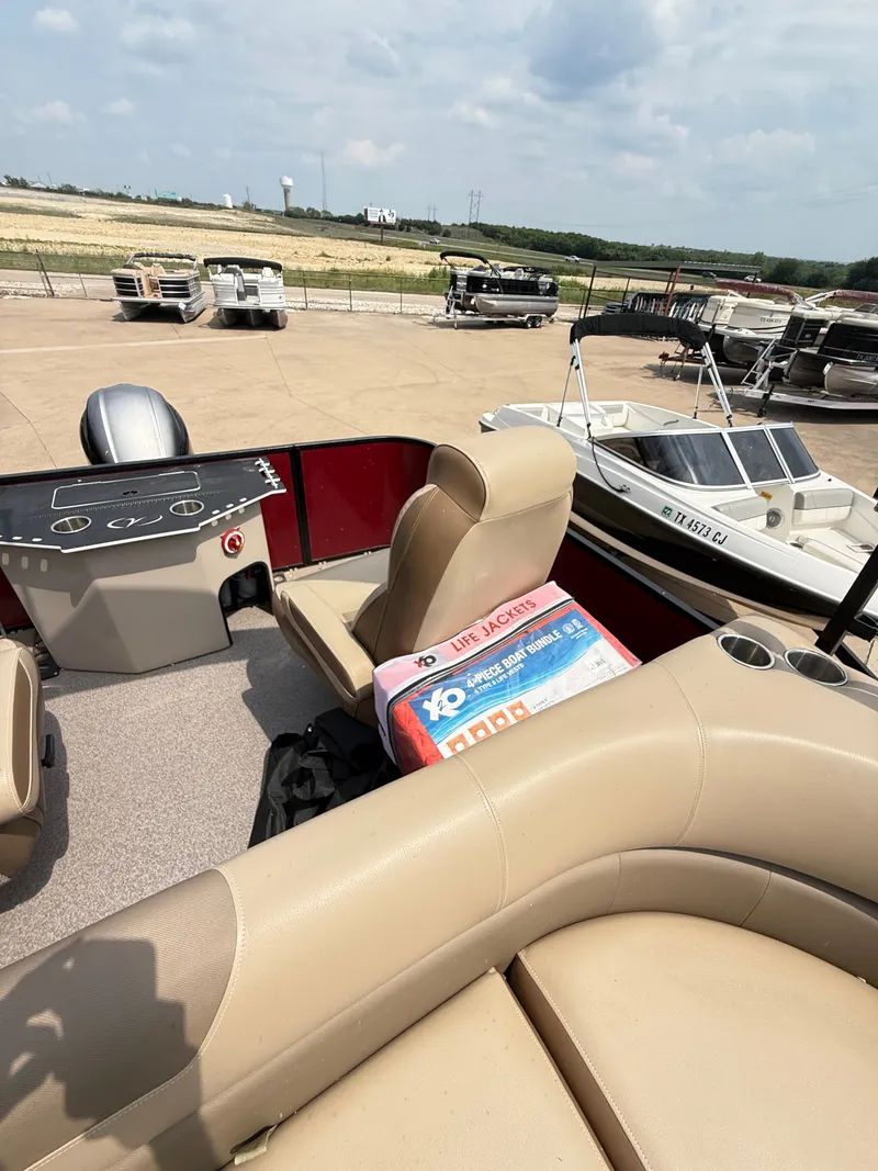 Slide: The Image of Veranda VF22F4 2022 - 18