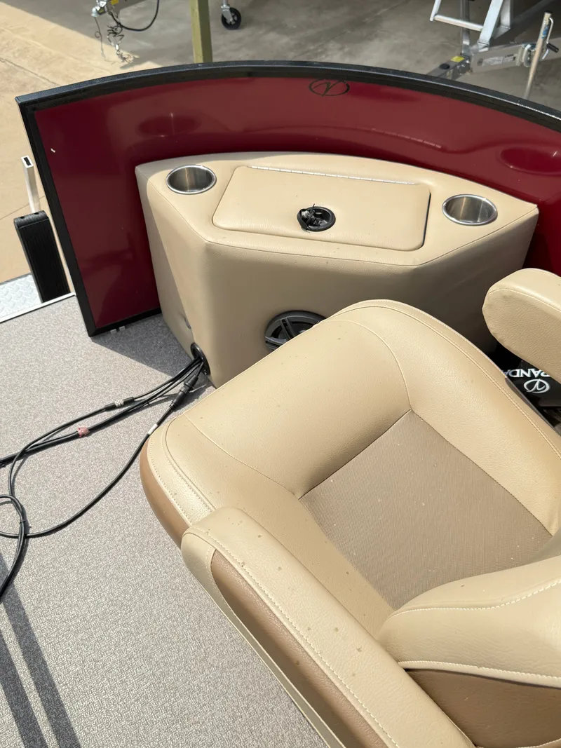 Slide: The Image of Veranda VF22F4 2022 - 27