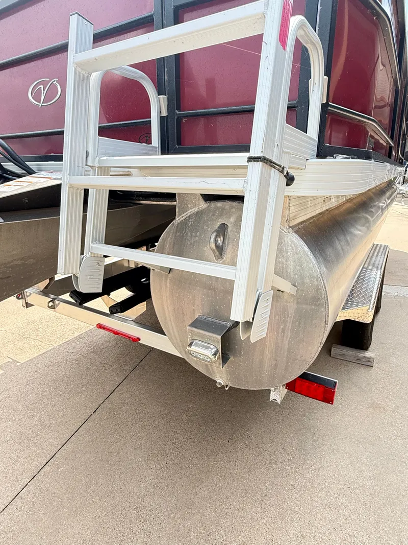 Slide: The Image of Veranda VF22F4 2022 - 7