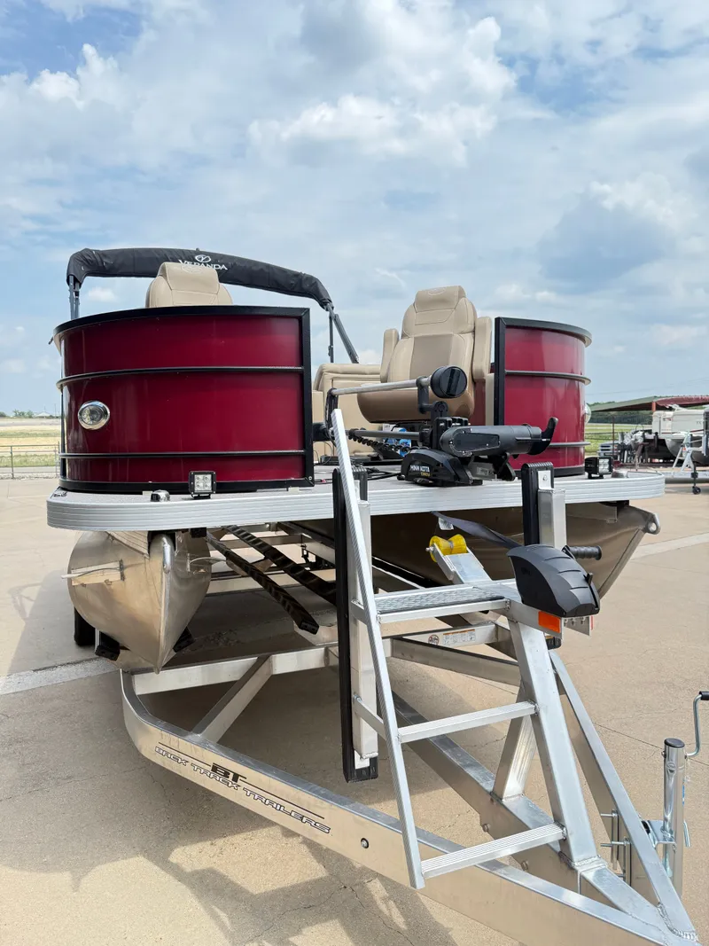 Slide: The Image of Veranda VF22F4 2022 - 9