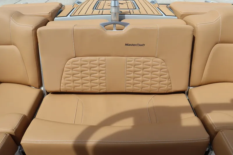 Slide: The Image of MasterCraft X26 2022 - 10