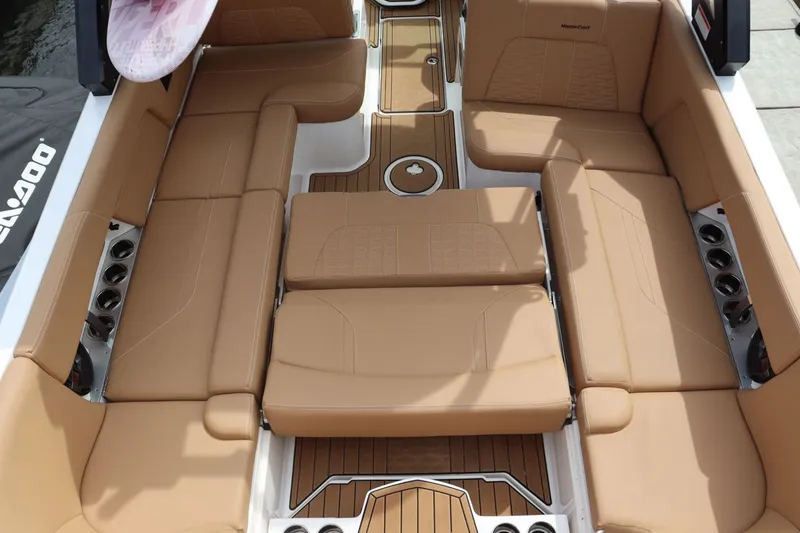 Slide: The Image of MasterCraft X26 2022 - 12