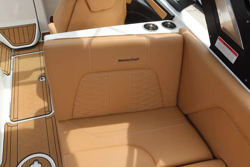 Slide: The Image of MasterCraft X26 2022 - 15