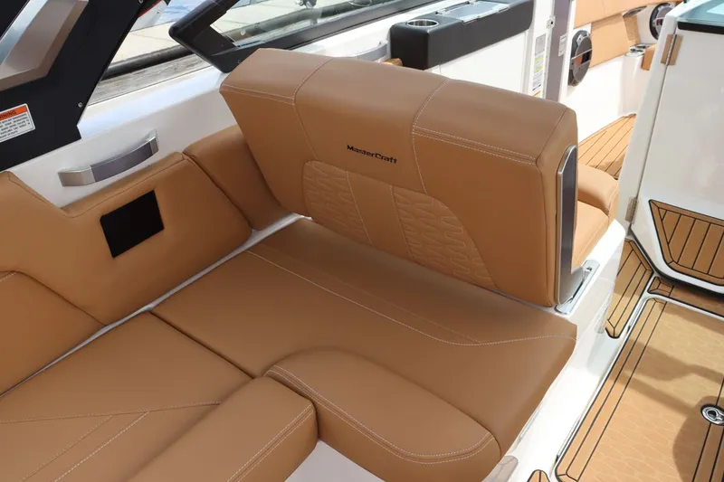 Slide: The Image of MasterCraft X26 2022 - 16