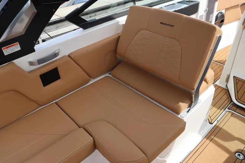 Slide: The Image of MasterCraft X26 2022 - 17