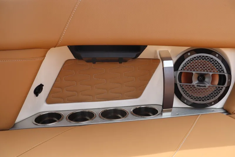 Slide: The Image of MasterCraft X26 2022 - 31