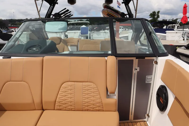 Slide: The Image of MasterCraft X26 2022 - 33