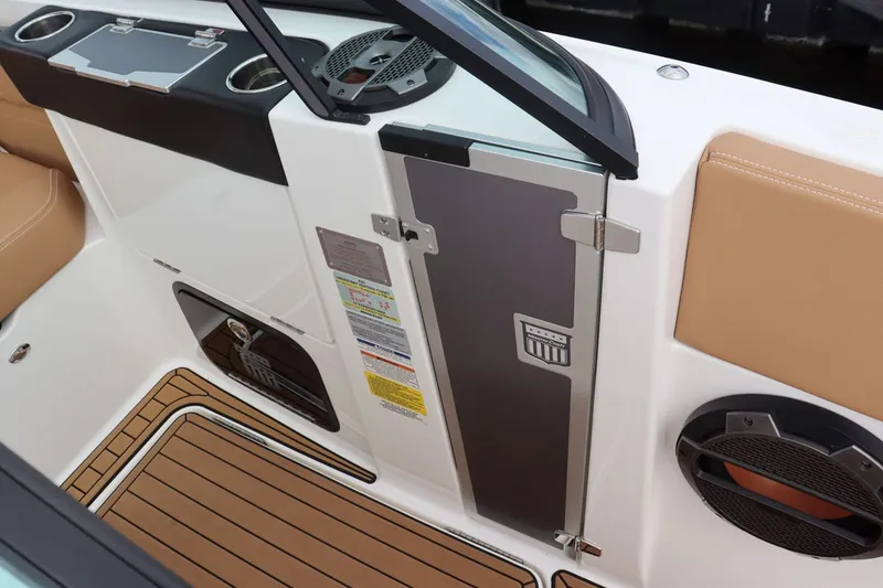 Slide: The Image of MasterCraft X26 2022 - 34