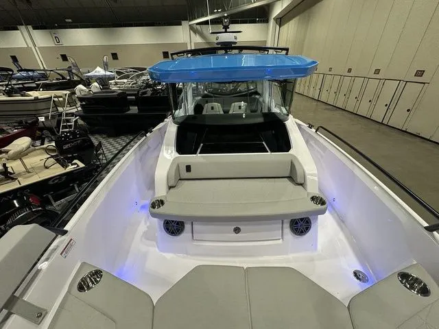 Slide: The Image of Axopar 29 XC Cross Cabin 2025 - 6