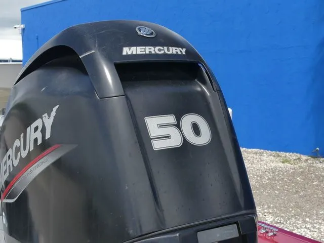 Slide: The Image of Tracker Pro 170 2020 - 10