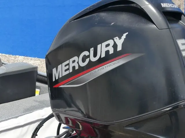 Slide: The Image of Tracker Pro 170 2020 - 11