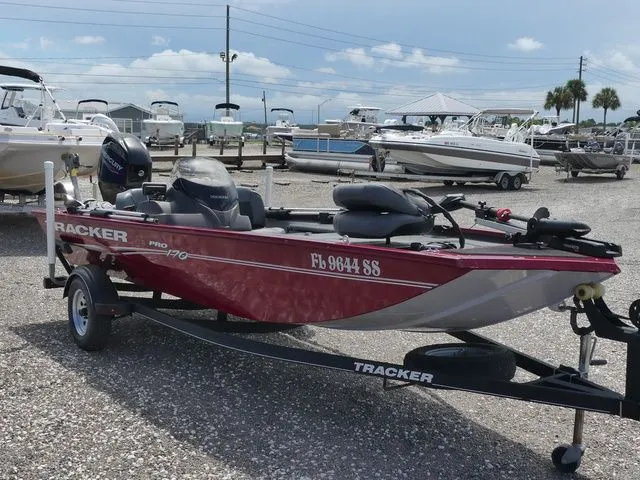 Slide: The Image of Tracker Pro 170 2020 - 3