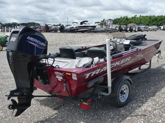 Slide: The Image of Tracker Pro 170 2020 - 4