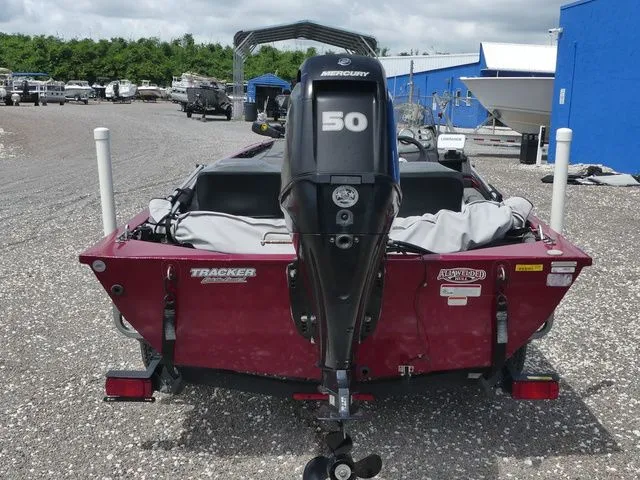 Slide: The Image of Tracker Pro 170 2020 - 5