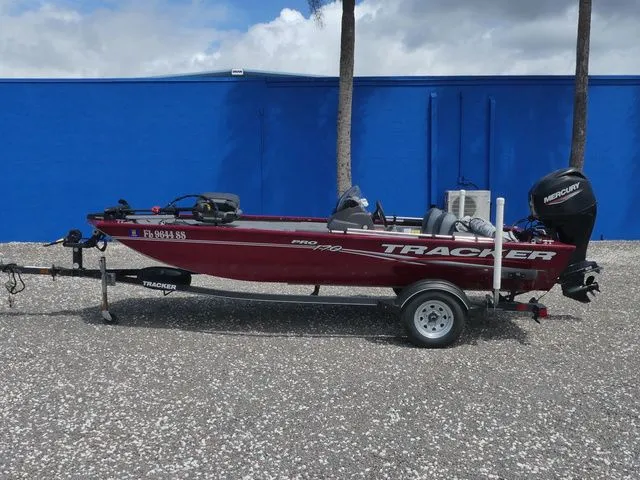 Slide: The Image of Tracker Pro 170 2020 - 7