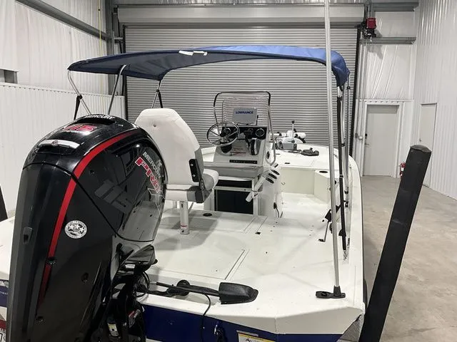 Slide: The Image of Crestliner 1800 Bay 2020 - 8