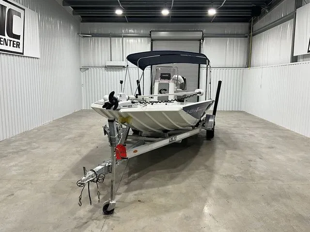 Slide: The Image of Crestliner 1800 Bay 2020 - 9