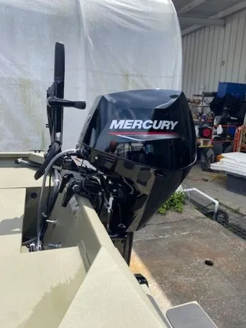 Slide: The Image of Tracker Grizzly 1654 T Sportsman 2026 - 6