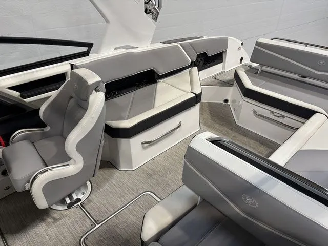 Slide: The Image of Cobalt R8 Surf 2022 - 13