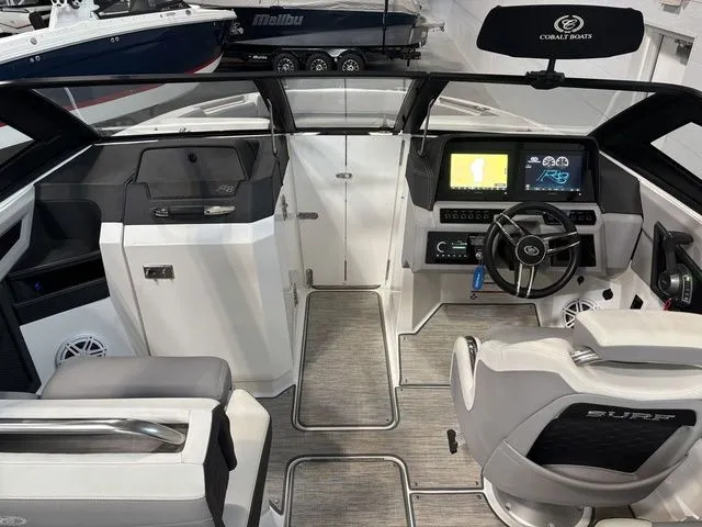 Slide: The Image of Cobalt R8 Surf 2022 - 17