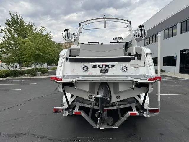 Slide: The Image of Cobalt R8 Surf 2022 - 4