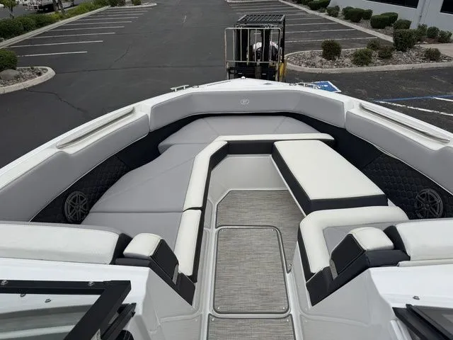 Slide: The Image of Cobalt R8 Surf 2022 - 5