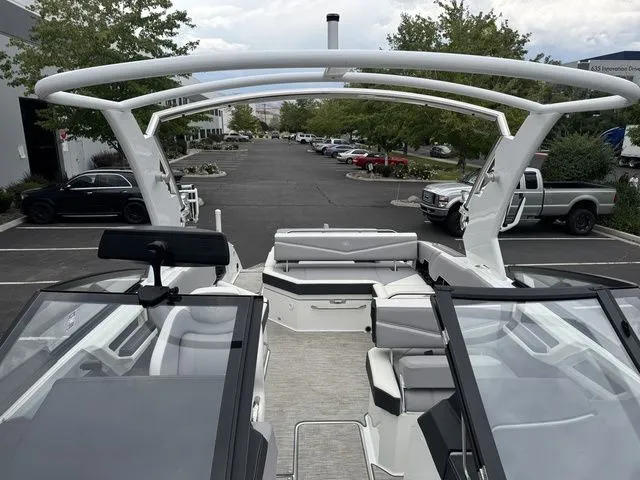 Slide: The Image of Cobalt R8 Surf 2022 - 6