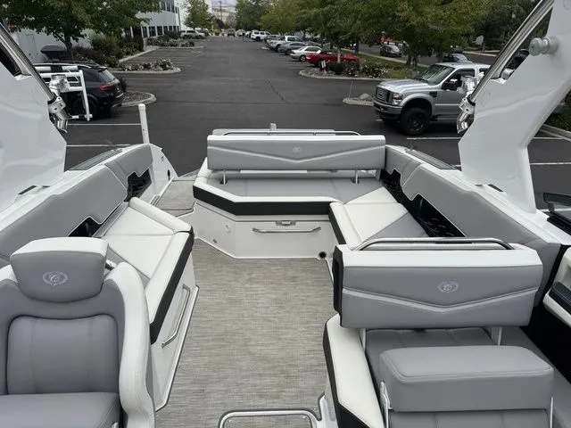 Slide: The Image of Cobalt R8 Surf 2022 - 7