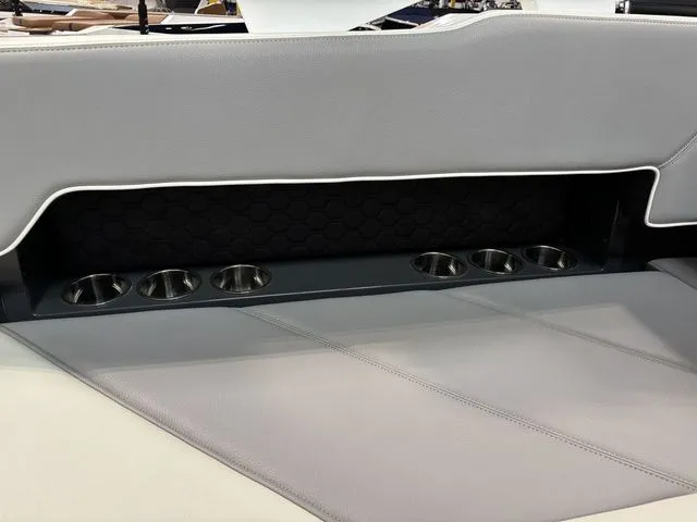 Slide: The Image of Cobalt R8 Surf 2022 - 9