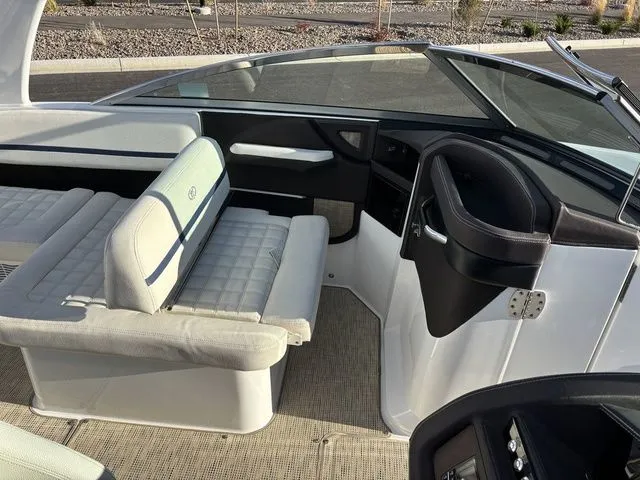 Slide: The Image of Cobalt R7 Surf 2019 - 13