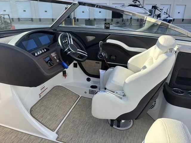 Slide: The Image of Cobalt R7 Surf 2019 - 15